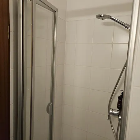 Neu Eingerichtetes 1zimmerapartment Mit Tg Stellplatz, Stufenloser Zugang *