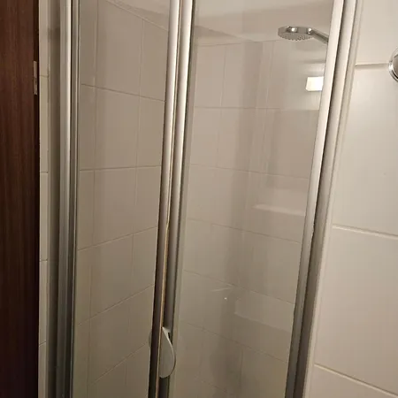 Neu Eingerichtetes 1zimmerapartment Mit Tg Stellplatz, Stufenloser Zugang *